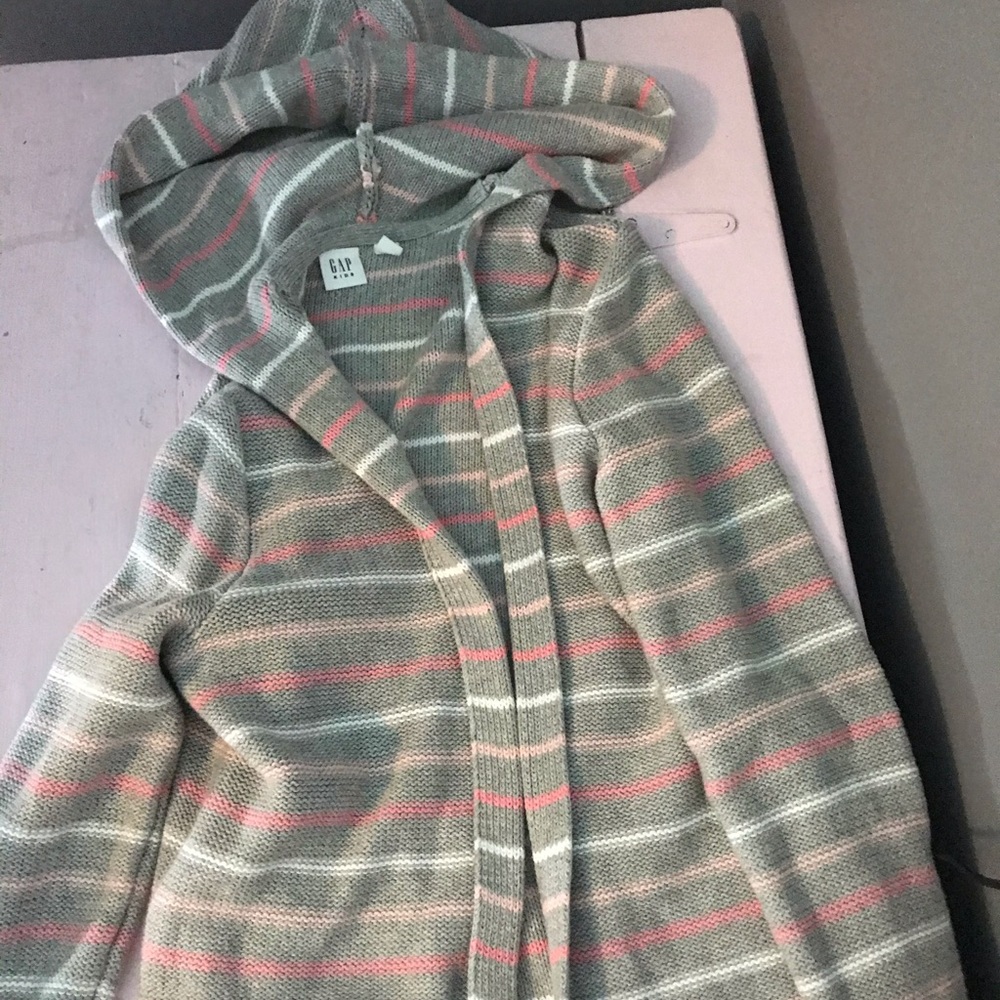 A color stripped cardigan